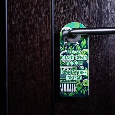 מלון Jams Music 4*